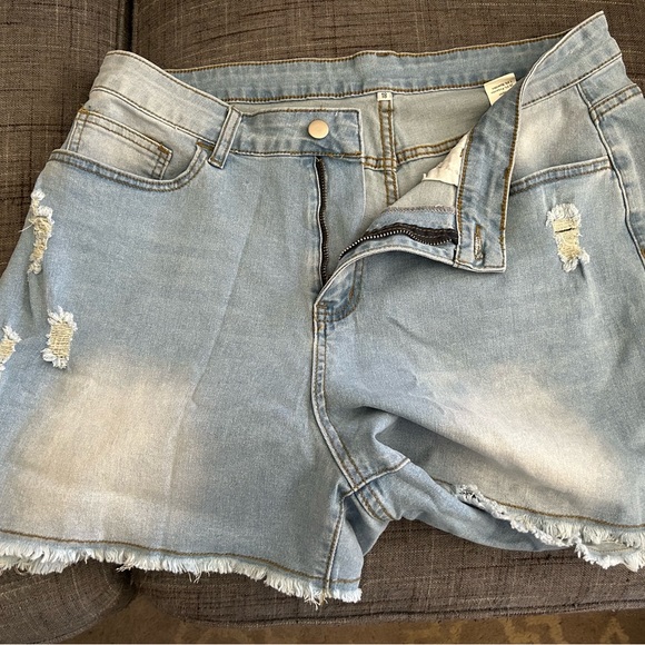 LIKE NEW PLUS SIZE DENIM SHORTS Ritera Size 18 - Picture 1 of 2